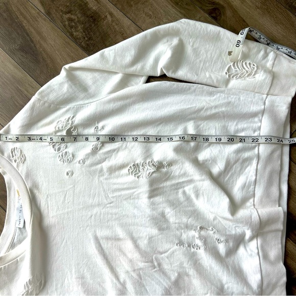 Twenty to Seven Distressed Women’s White Sweatshirt - Size L - Picture 5 of 5